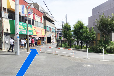 ２）そのまま直進します。