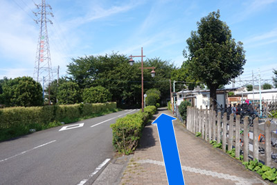 ２）そのまま直進してください。